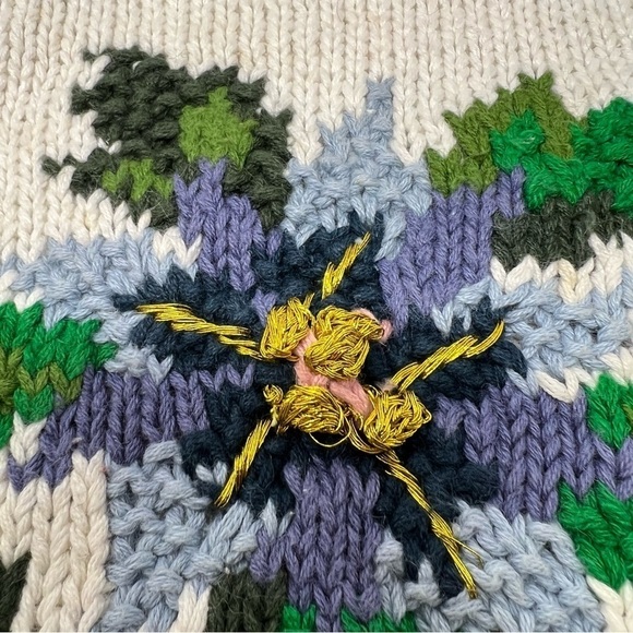 Crystal Kobe Retro Christmas Hand Knit Sweater Size M NWT Poinsettia Chunky - Picture 10 of 14